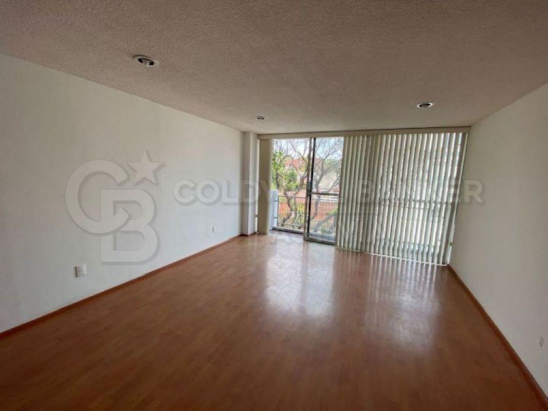 Departamento renta con balcón en la Del Valle