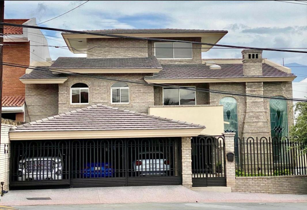 Increíble Casa en Venta Contry La Silla.
