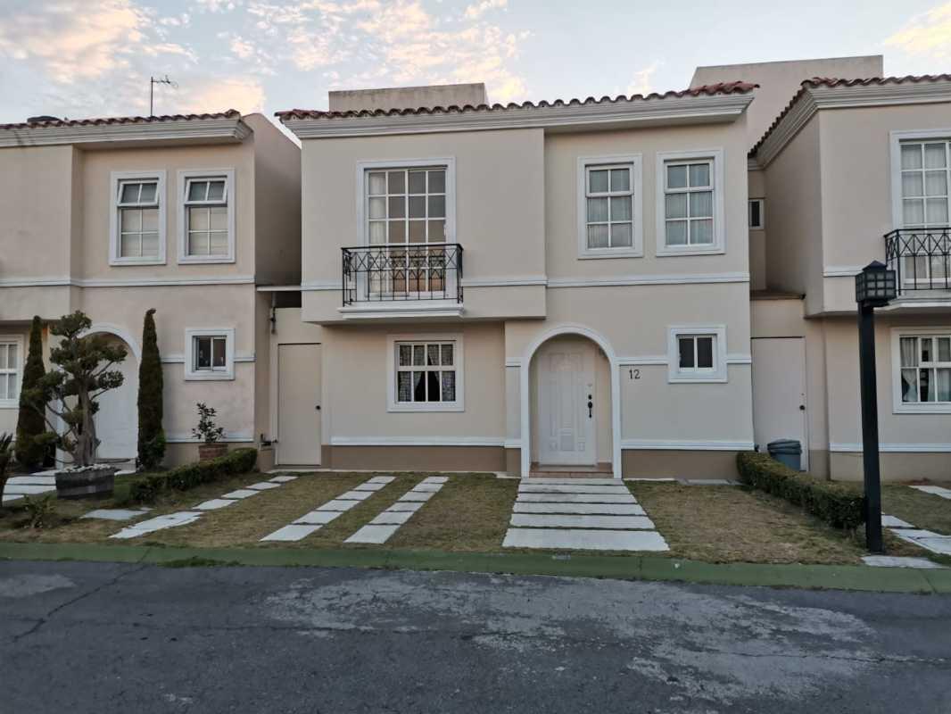 CASA EN RENTA EN FRACC ARANJUEZ, TOLUCA, A UNOS MINUTOS DE GALERIAS METEPEC