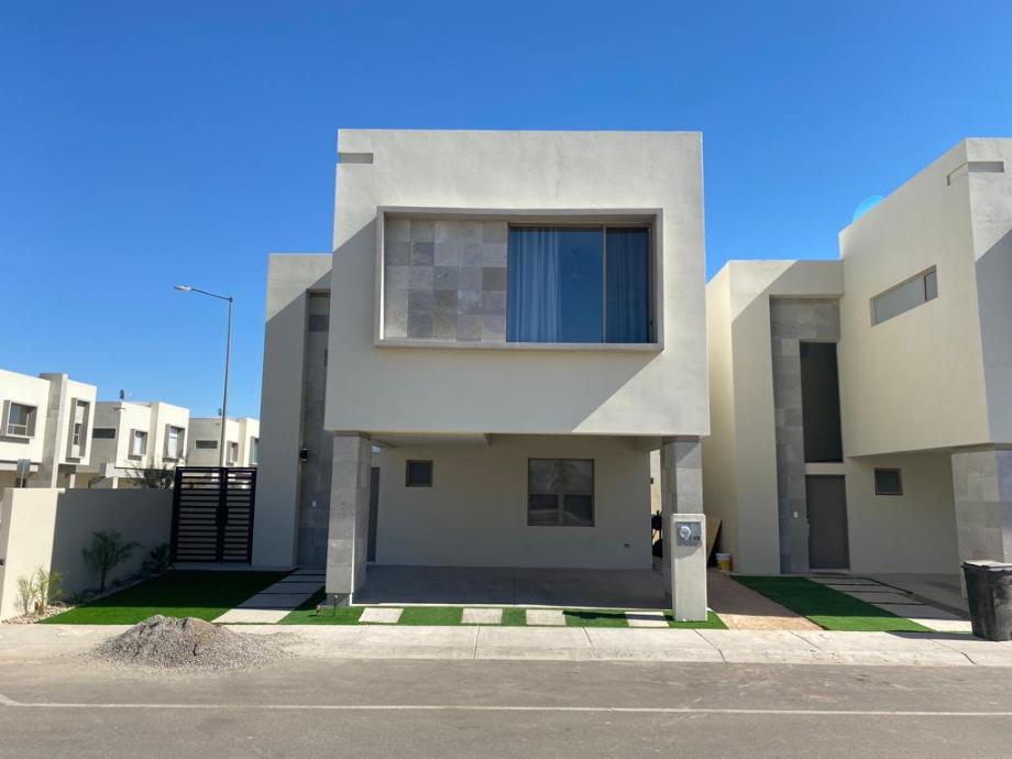 Casa en RENTA ! CORSICA RESIDENCIAL, completamente amueblada y decorada...