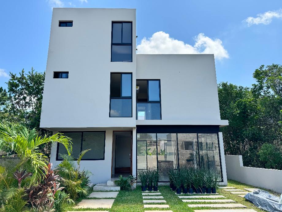 CASA NUEVA EN FRACCIONAMIENTO PRIVADO XAMAN HA