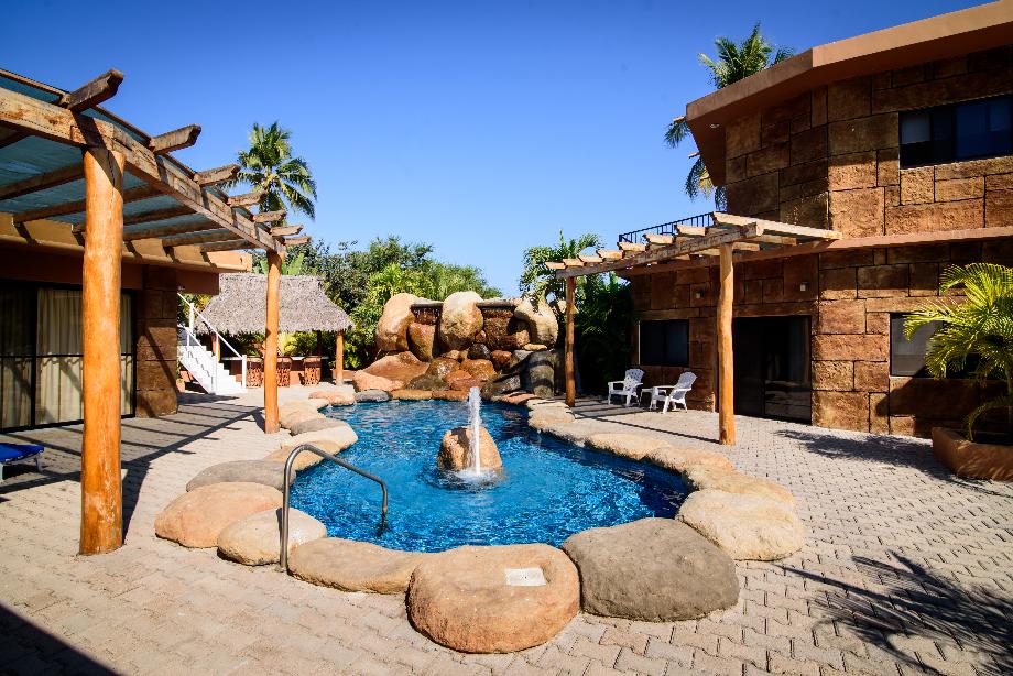 VENTA DE CASA EN PUNTA PERULA CON ALBERCA Y DEPARTAMENTO EXTRA