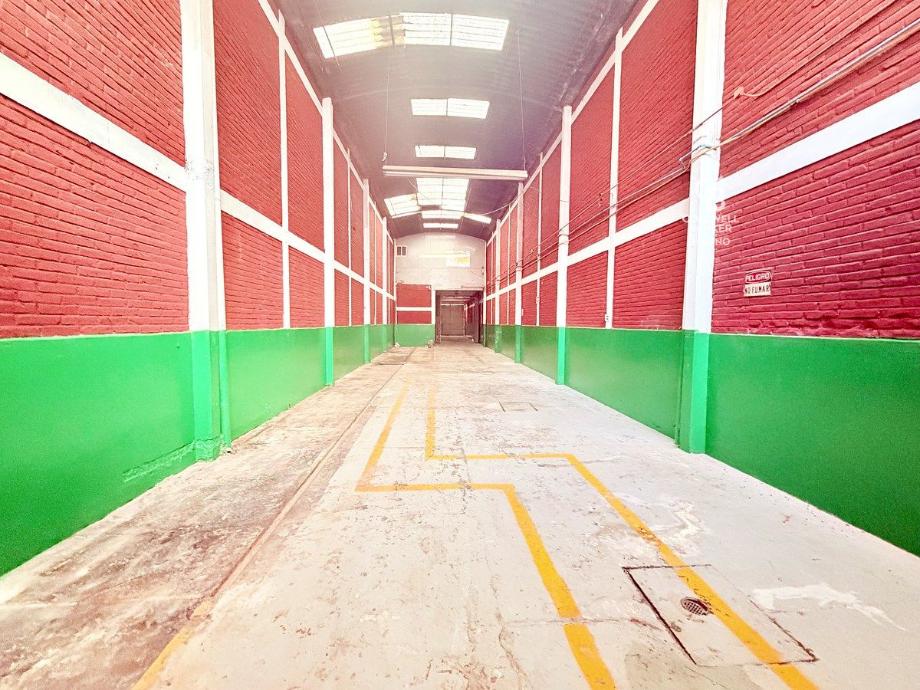 Venta de Bodega C/oficinas, Col. Anahuac (amplio uso de suelo)