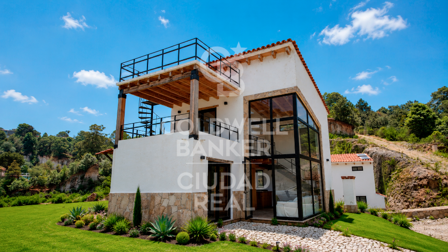 HERMOS CASA EN VENTA EN PRIV. LOMAS DE SANTA RITA